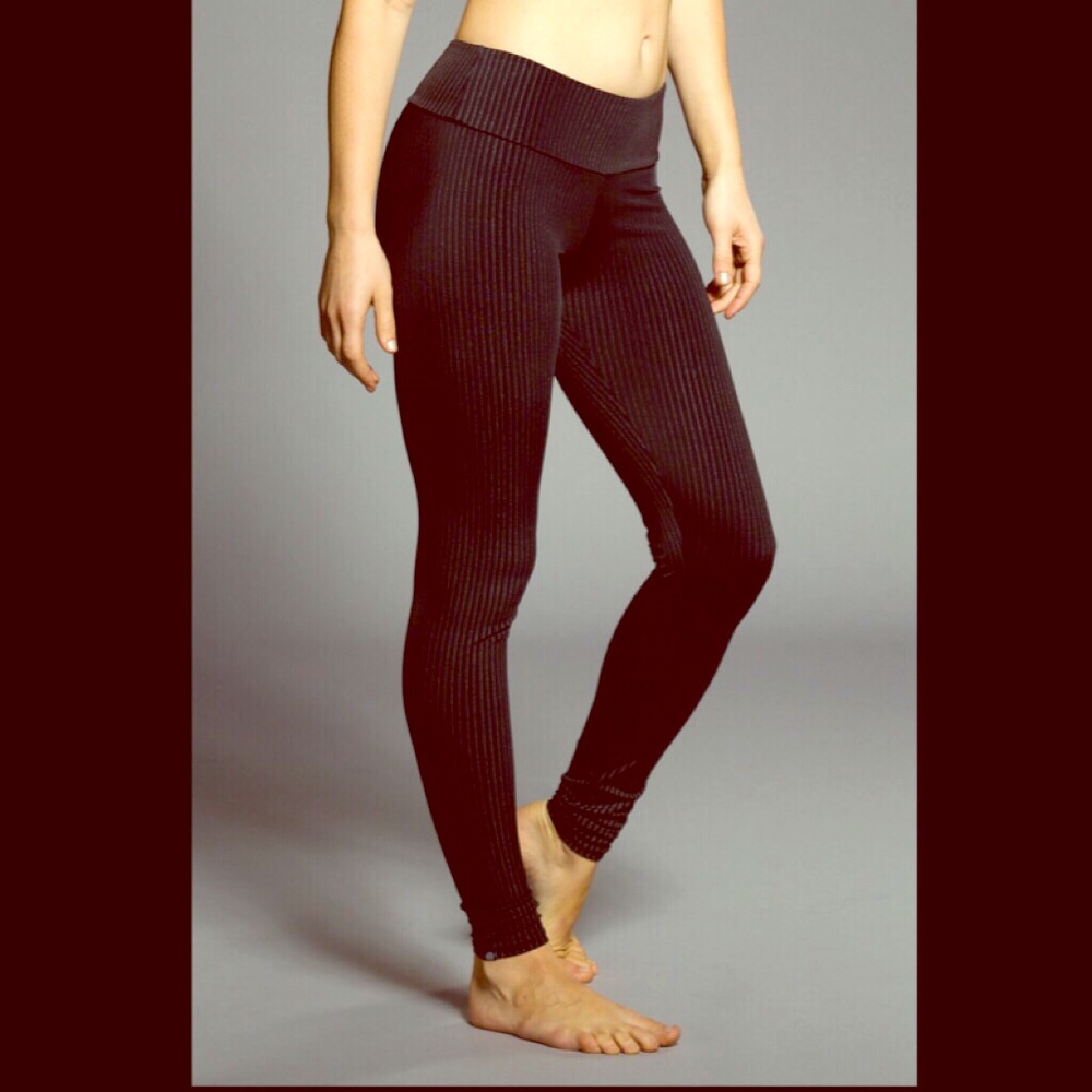 Onzie black pinstripe workout leggings